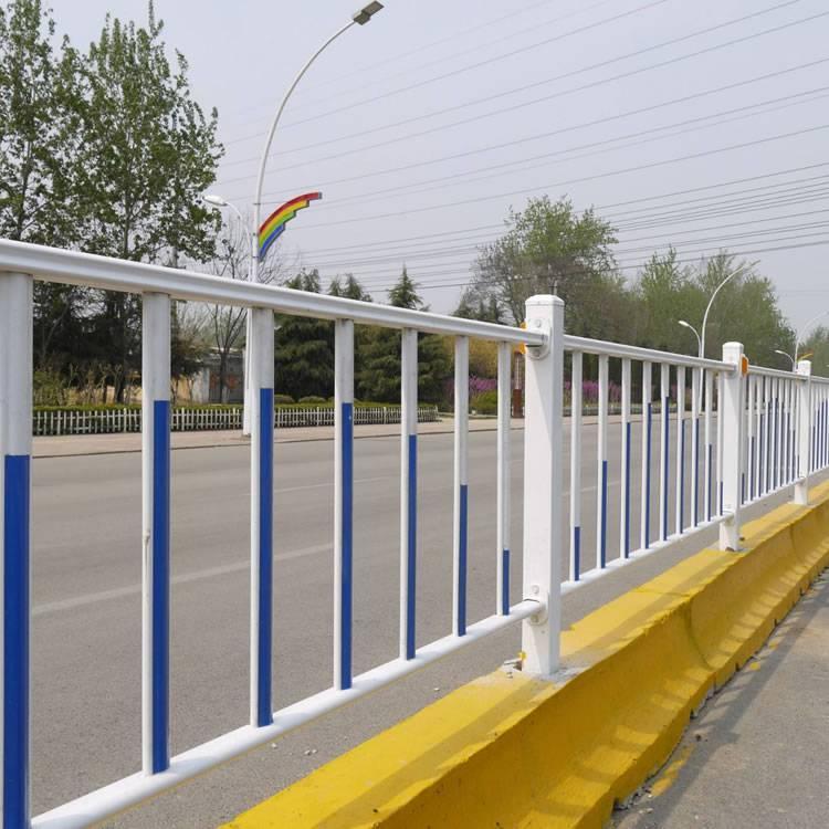 湖北交通護(hù)欄網(wǎng) 道路護(hù)欄網(wǎng) 市政道路隔離網(wǎng)